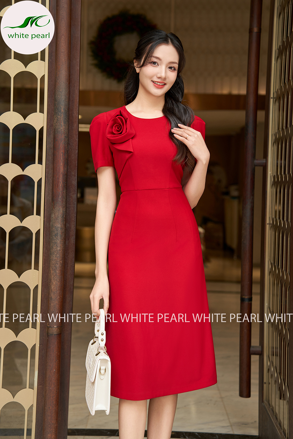 Đầm chữ A cổ tròn đính hoa màu đỏ D2402 thời trang công sở cao cấp White Pearl_thumbnail_3