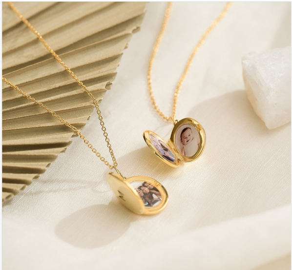  Memory Locket- DM your photo to us on TikTok or Insta