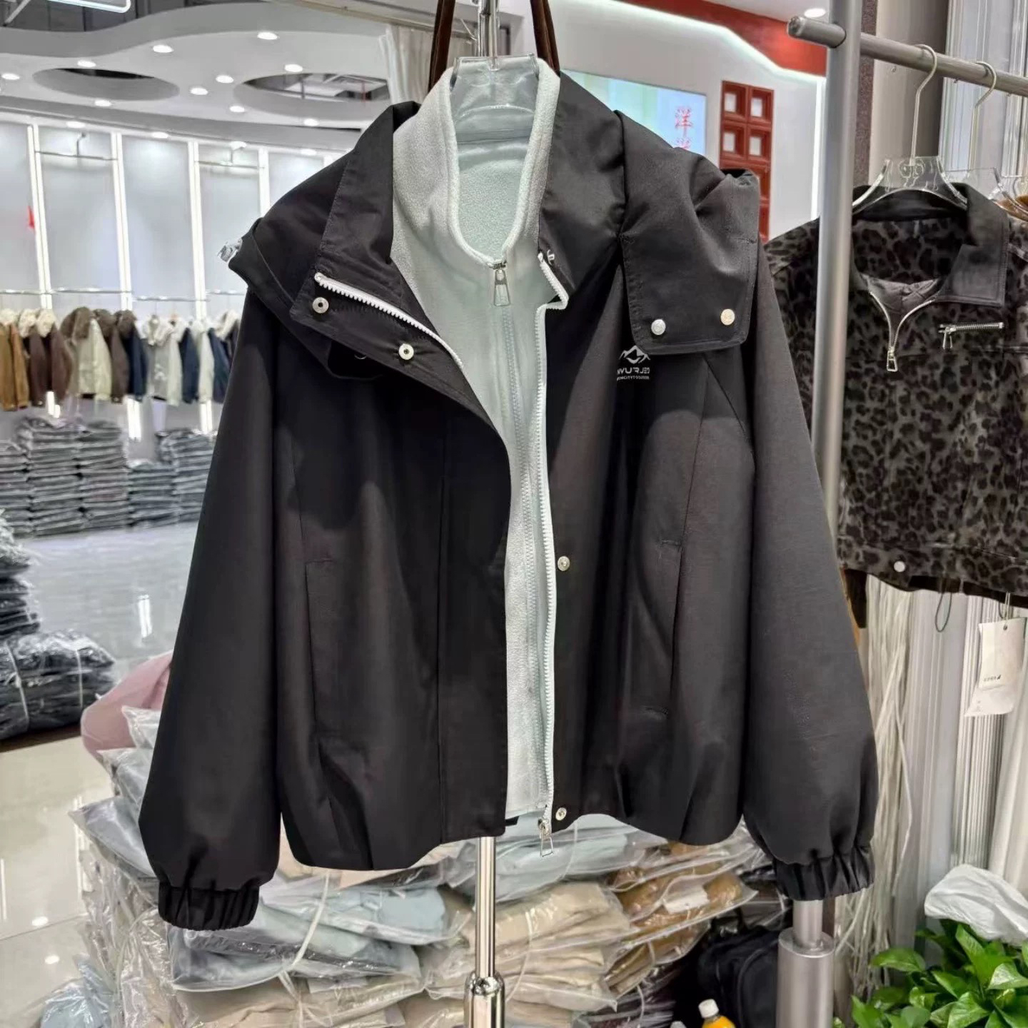 Áo khoác gió Xanh - M12