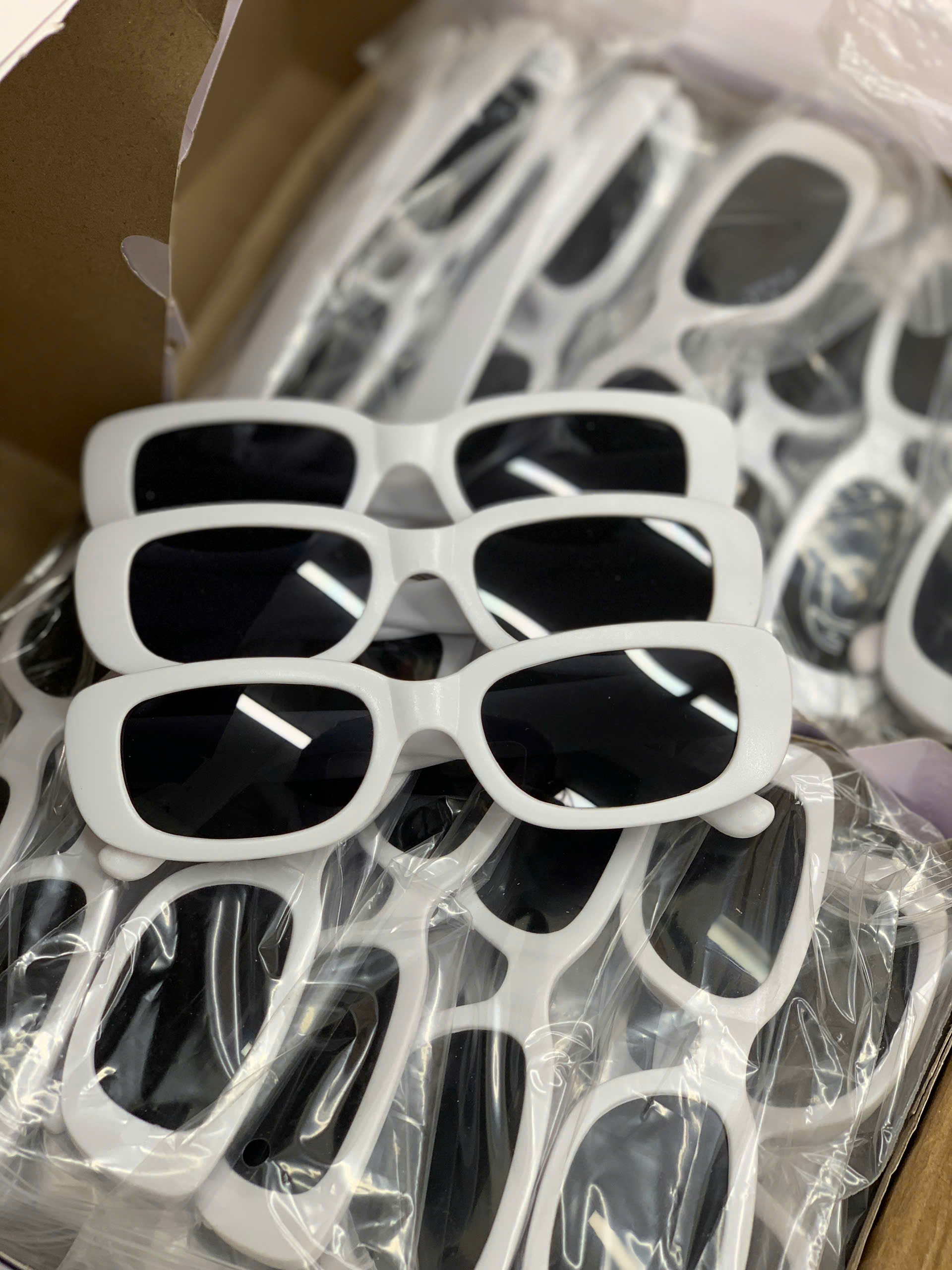 B28 KÍNH VUÔNG THỜI TRANG- PK05