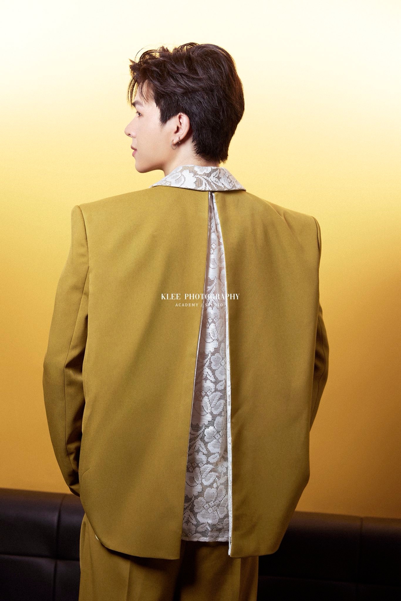 Suit vàng mù tạt – Độc đáo & thời thượng