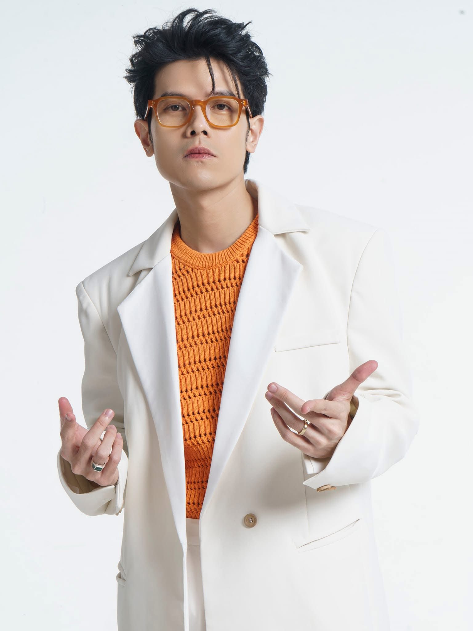 Suit trắng tối giản – Thanh lịch & Hiện đại_thumbnail_1