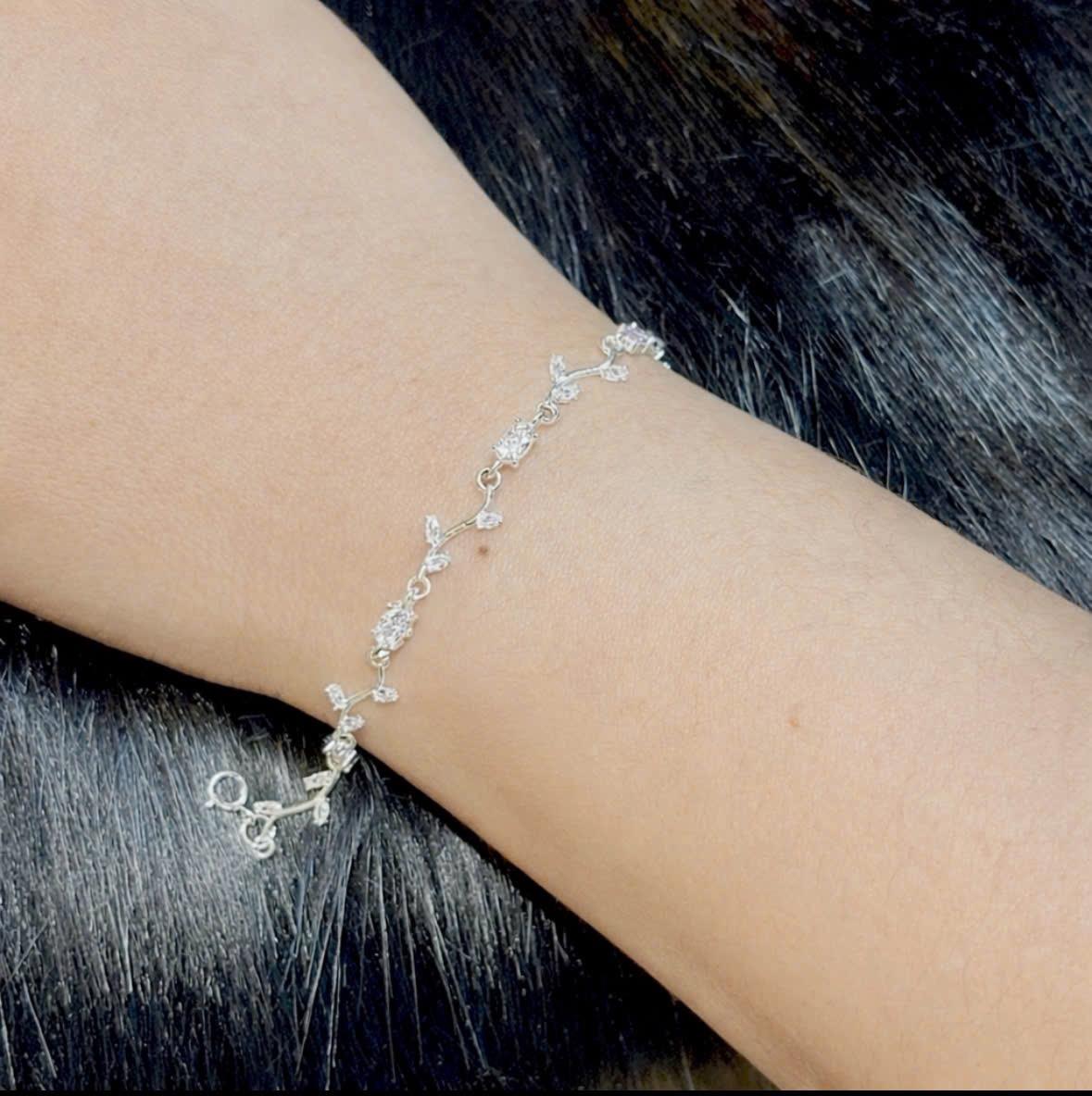 Vòng tay bạc xi kim hoa tulip kim cương đá trắng_thumbnail_3