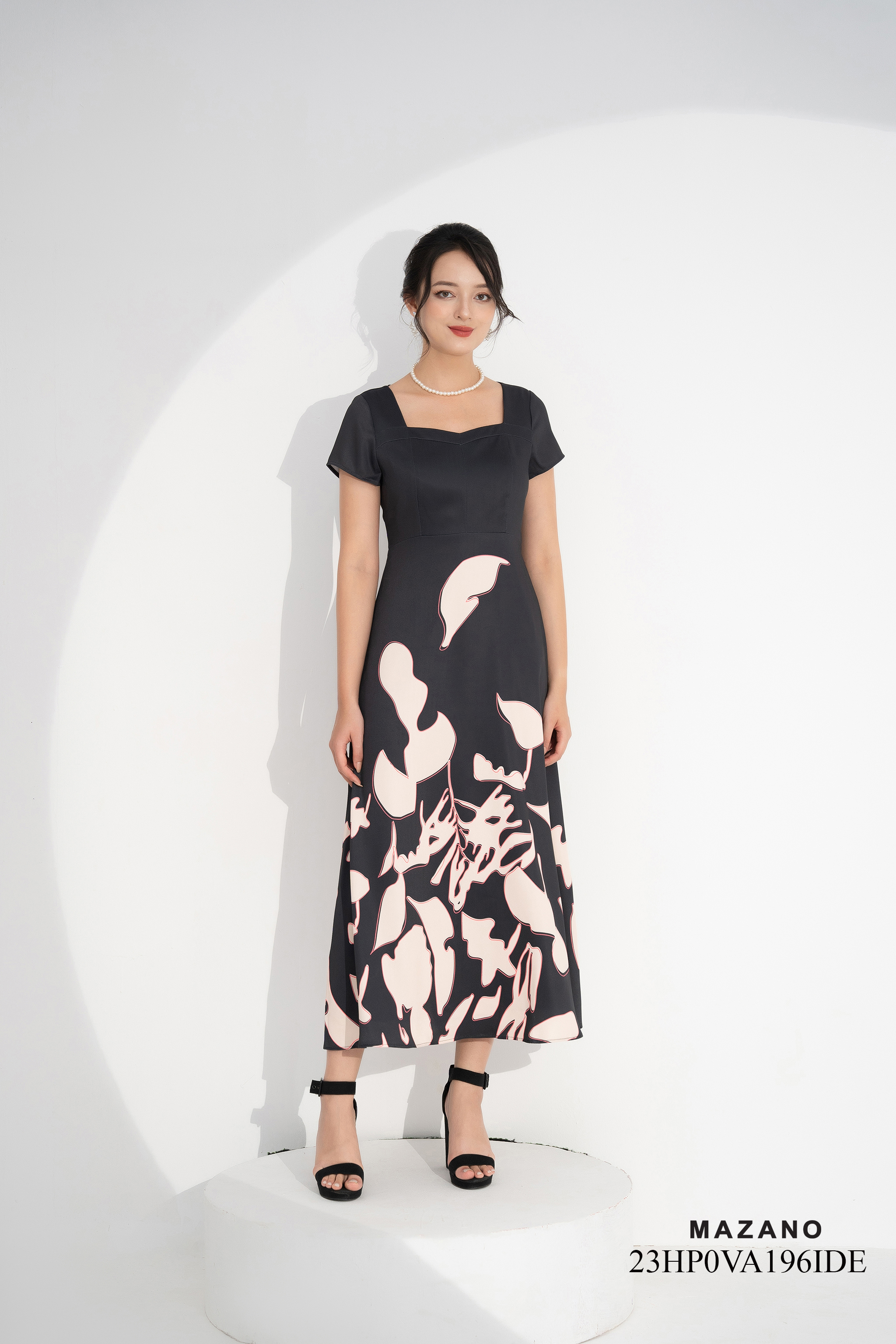 Đầm Lụa Đen Hoạ Tiết Cách Điệu 23HP0VA196IDE