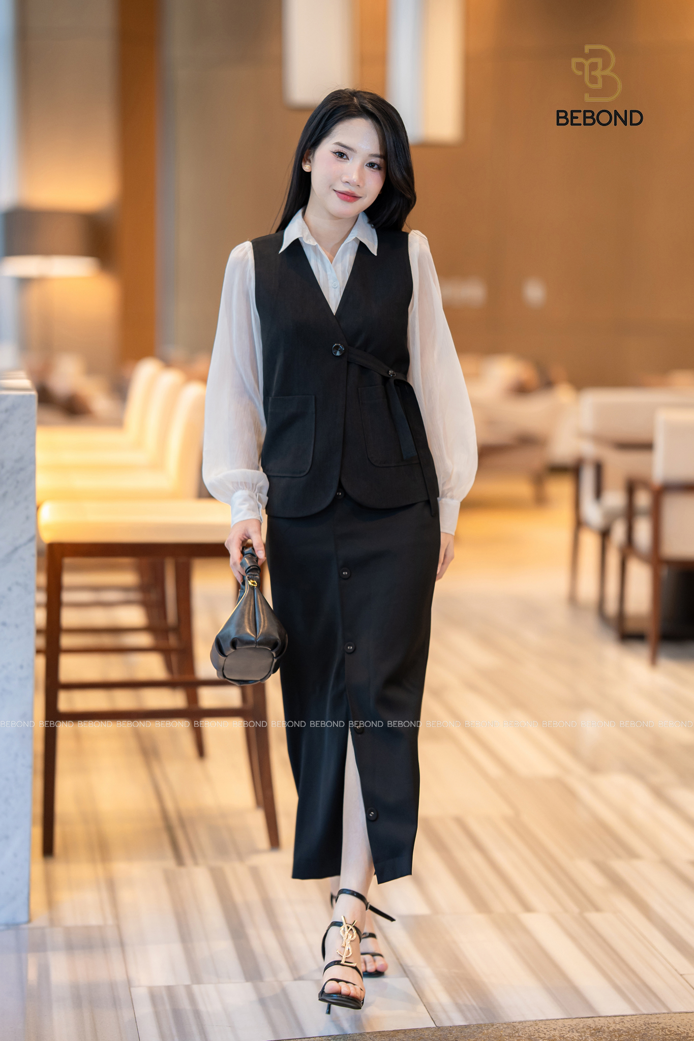 Áo gile VERSA màu Đen