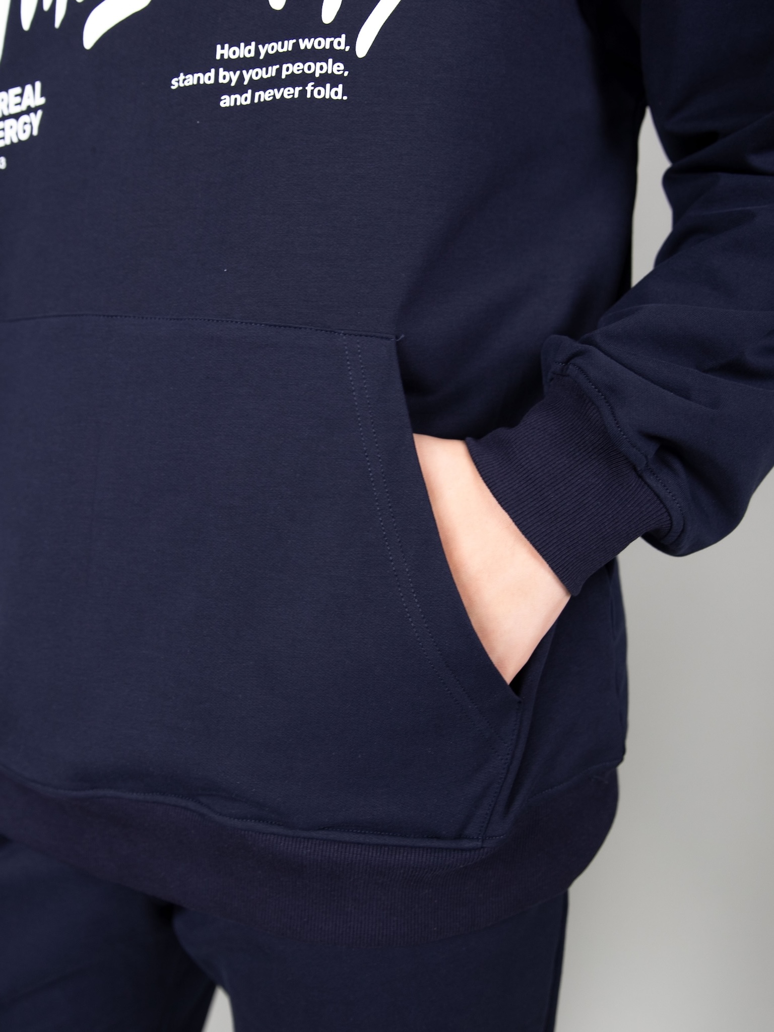 Áo nỉ hoodie navy in chữ ngực_thumbnail_5