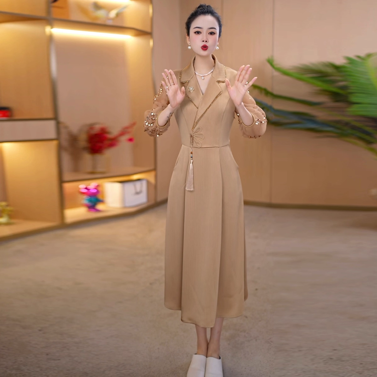 17764-Đầm xoè cổ vest phối tay voan kim sa cách điệu ( lụa, voan)_thumbnail_1