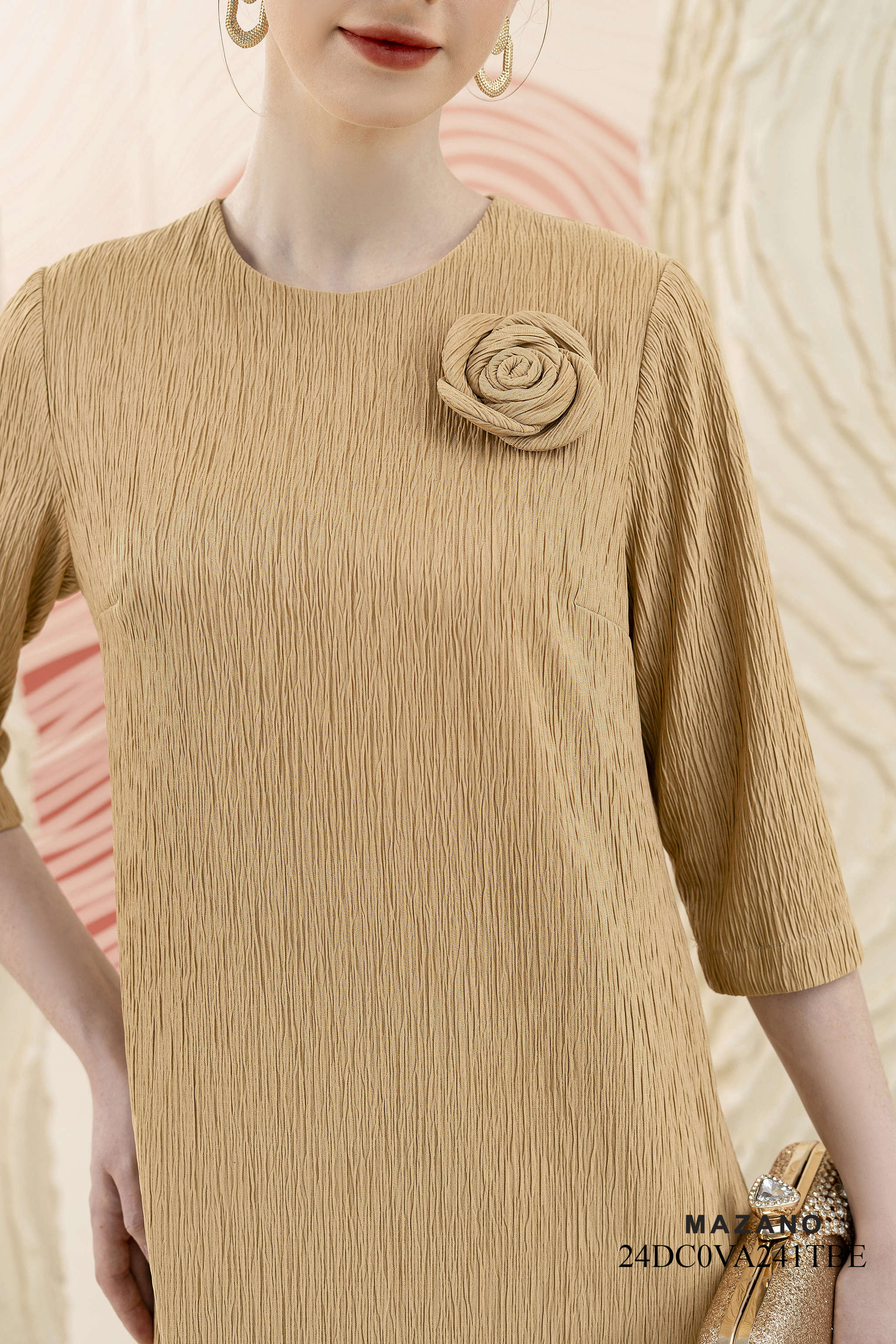 Váy Đầm suông Vải dệt kim dày màu be vàng Cổ tròn Dài tới bắp chân_thumbnail_4