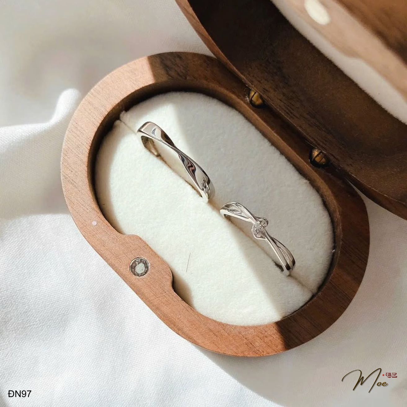 ĐN97 - Nhẫn đôi sóng nước tình yêu cách điệu (Freesize)_thumbnail_1