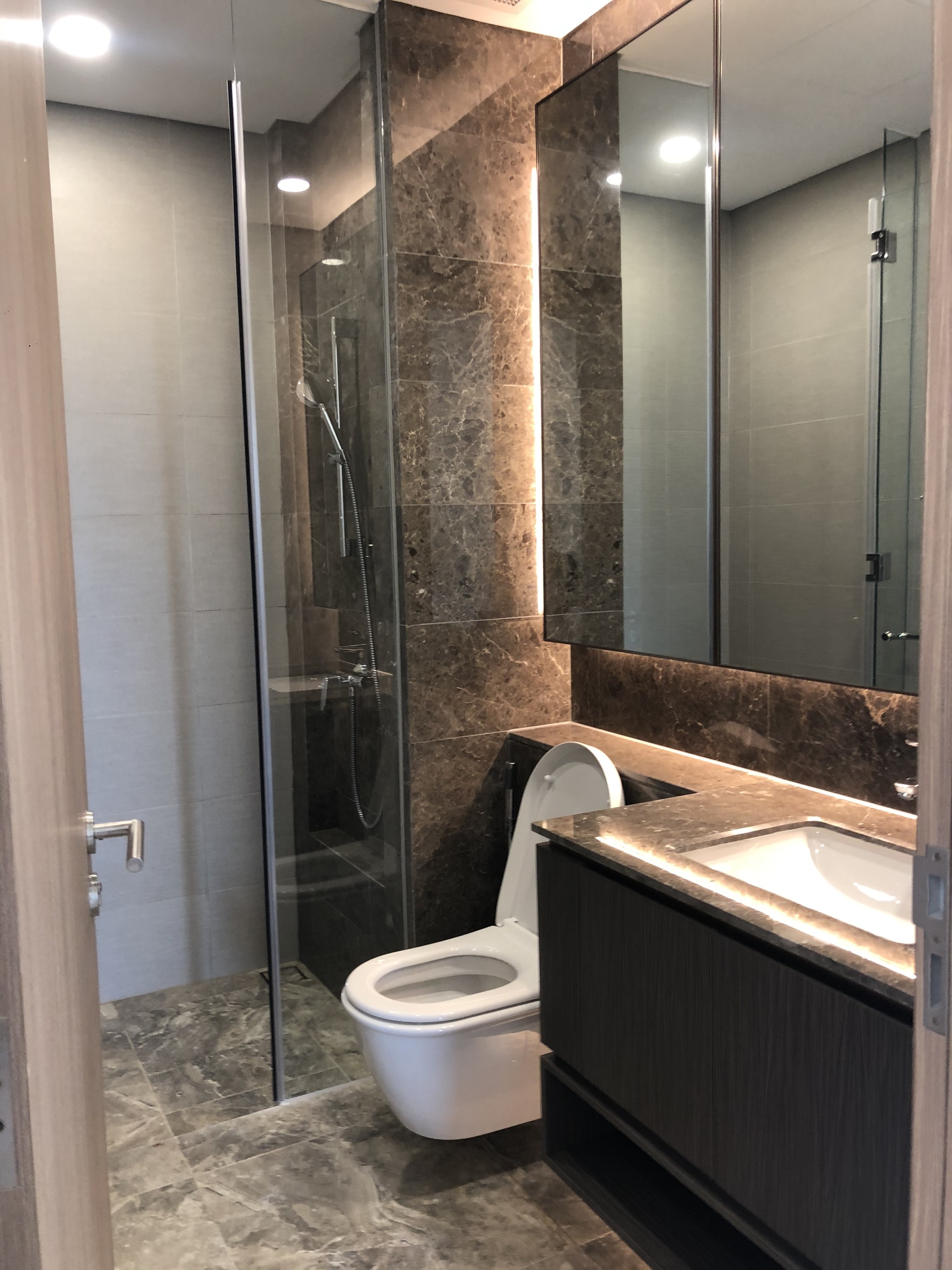 Cho thuê căn 2PN nội thất cơ bán 94m2 chỉ 30tr/tháng_thumbnail_4