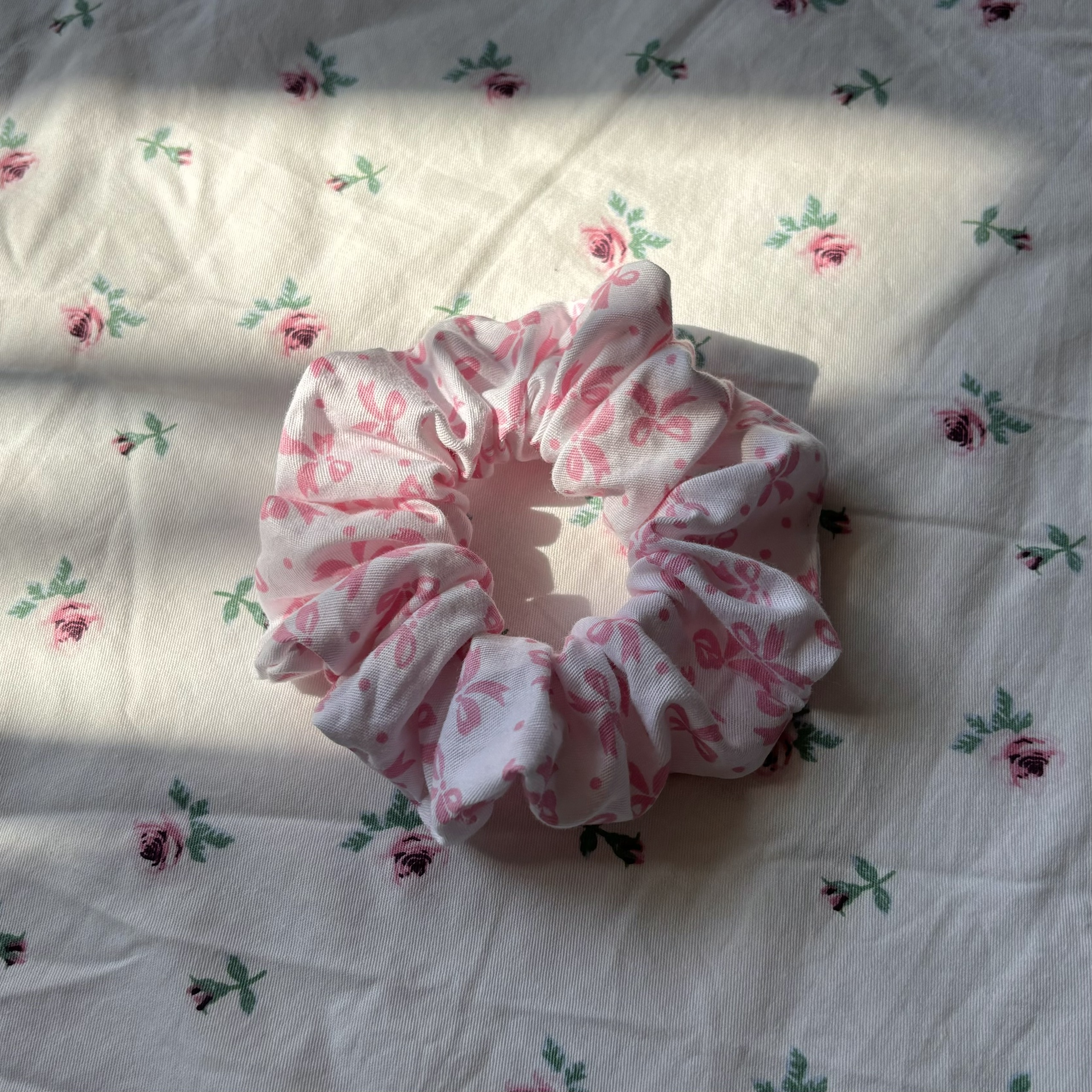 RIBBON SCRUNCHIE