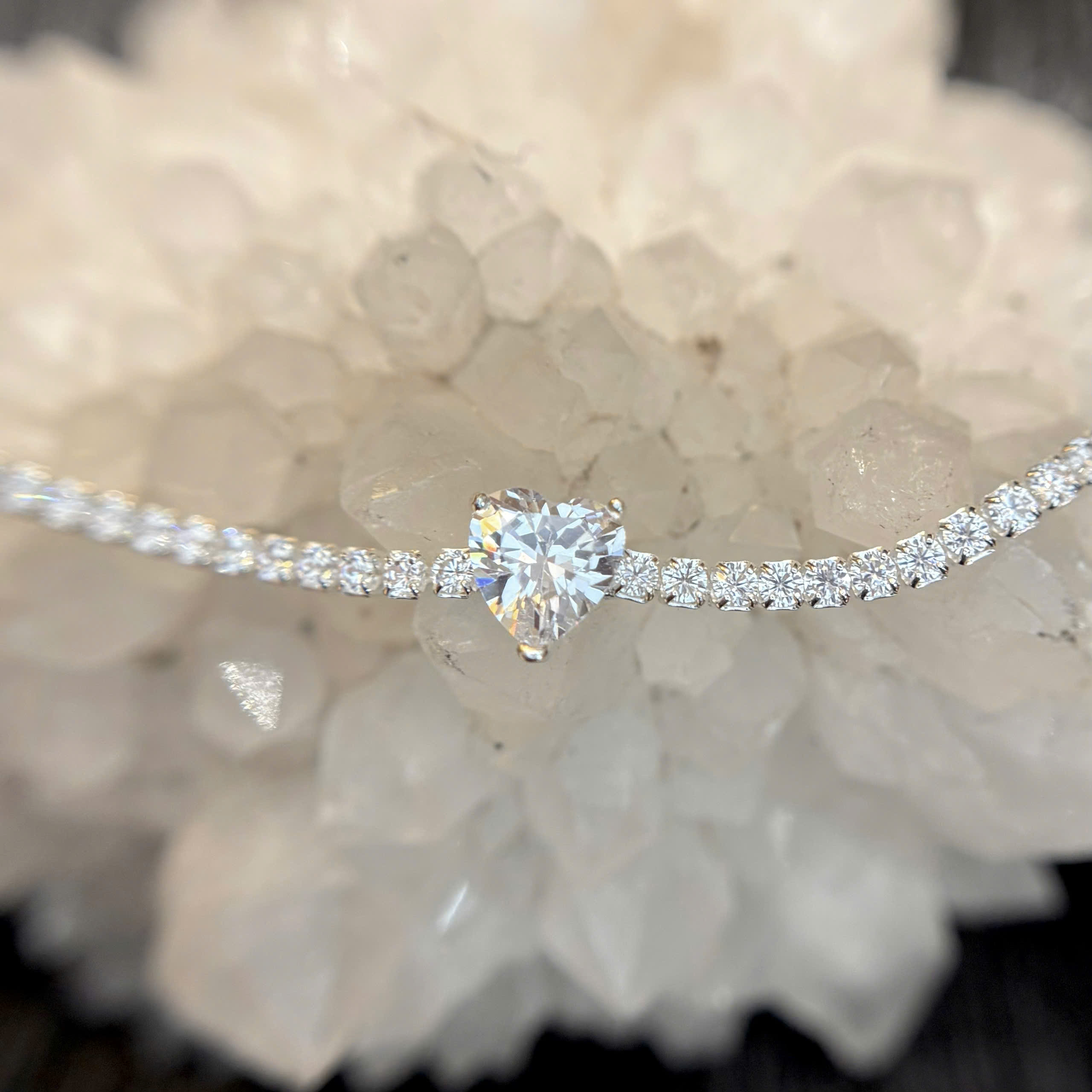 Vòng tay bạc xi kim dây đá charm tim trắng_thumbnail_1