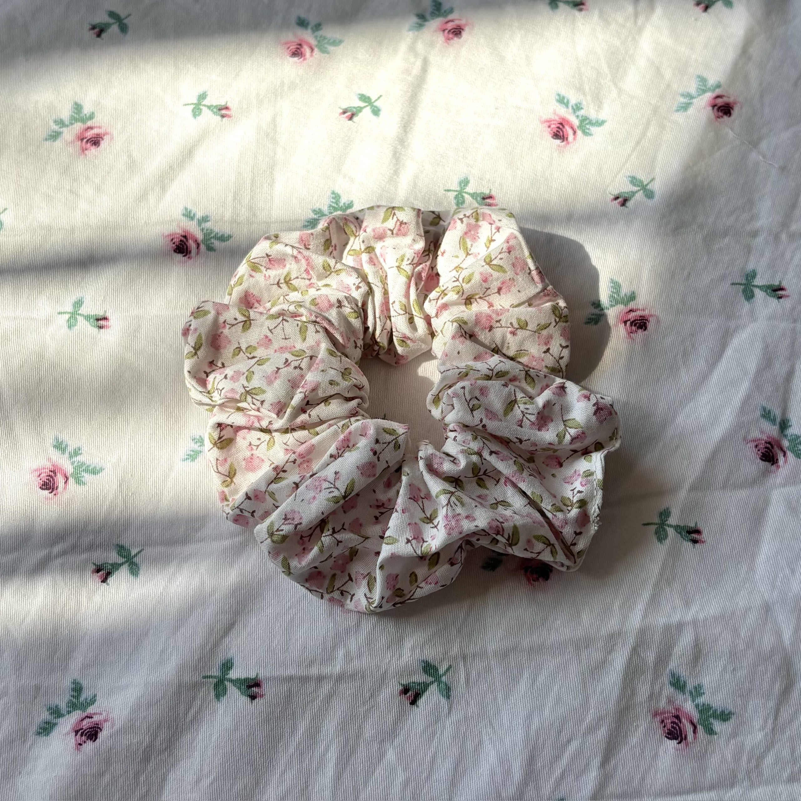 MINI FLOWERS SCRUNCHIE