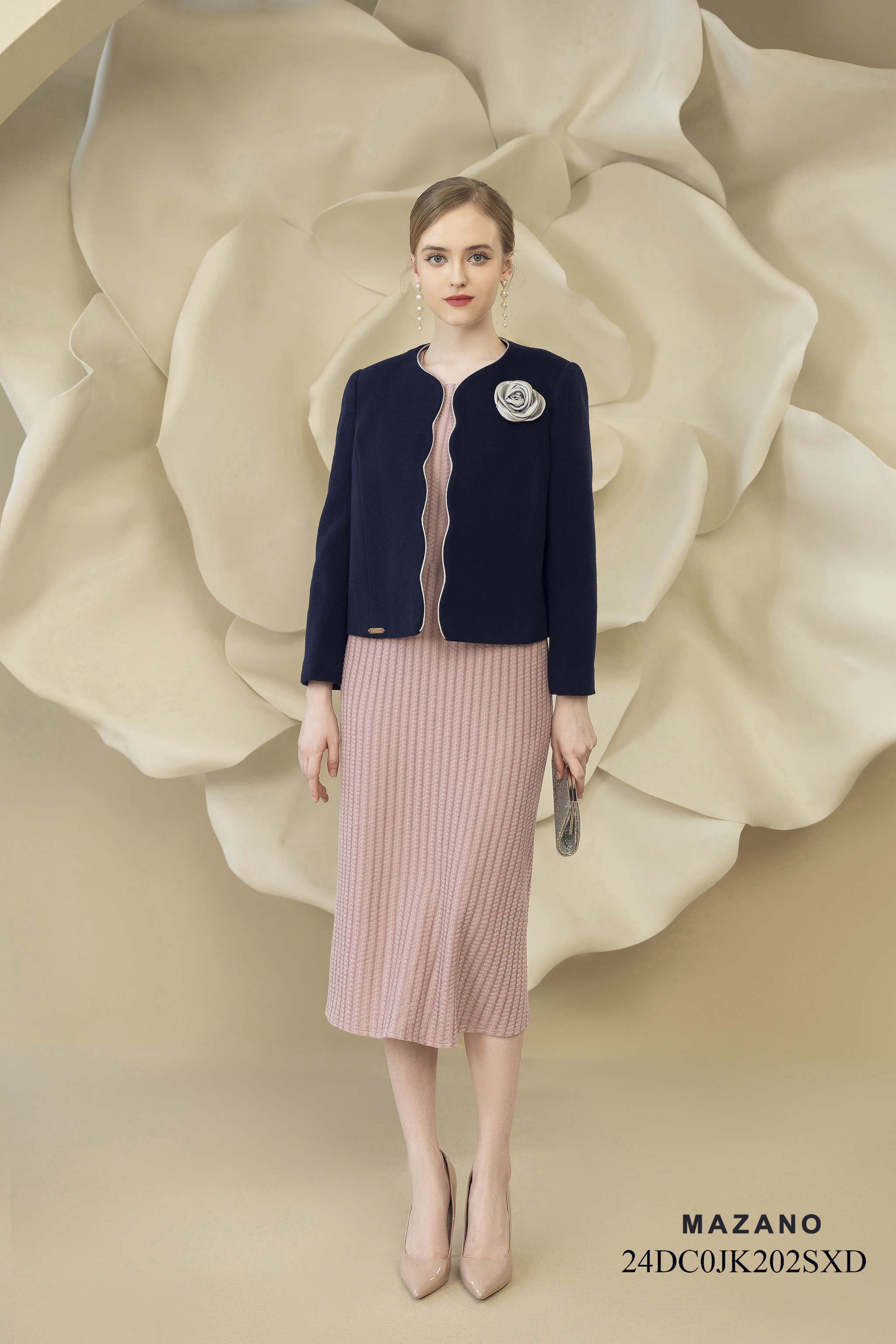 Áo khoác ngắn Vải dạ lông cừu Đính hoa thủ công Cổ trònTay dài Dài qua eo